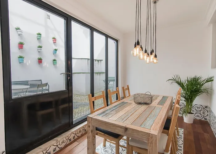 Lovelystay - Bica Patio Duplex