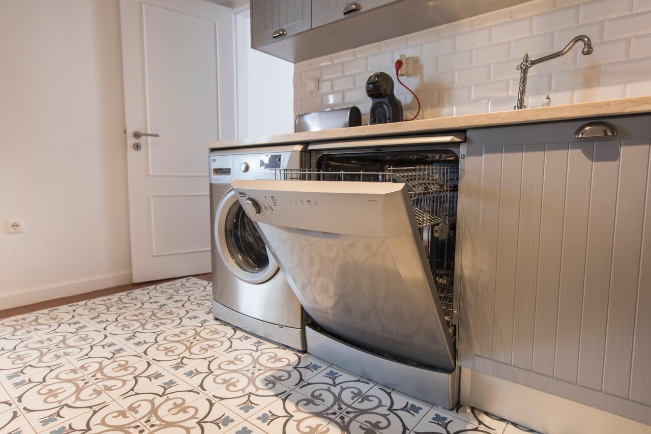 Apartamento Lovelystay - Bica Patio Duplex Lisboa